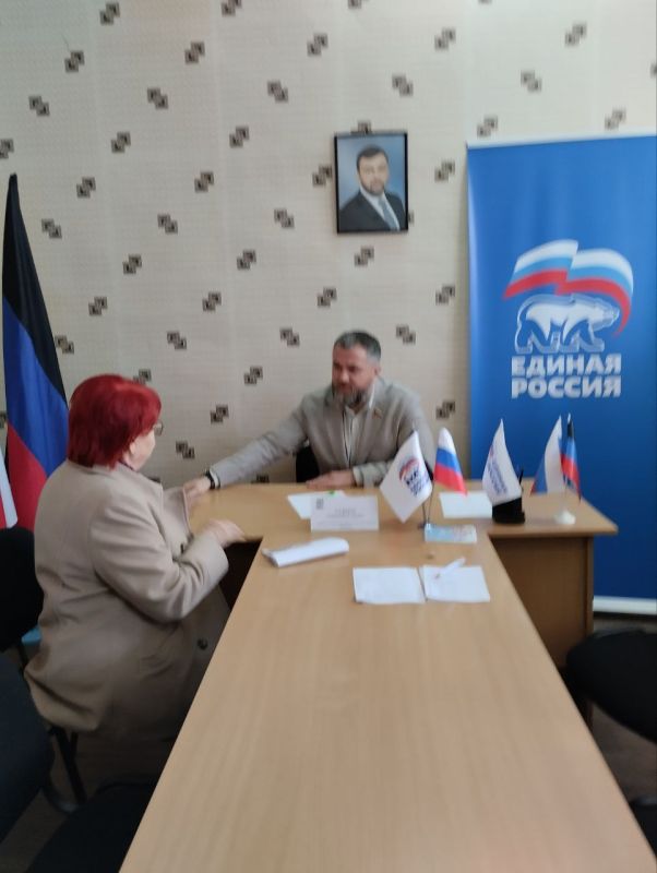 2 апреля депутат городского совета, председатель Фракции Всероссийской политической партии "Единая Россия" в Макеевском городском совете провёл личный прием в общественной приемной Председателя Партии "Единая Россия" Дмитрия... 2 апреля депутат городского совета, председатель Фракции Всероссийской политической партии "Единая Россия" в Макеевском городском совете провёл личный прием в общественной приемной Председателя Партии "Единая Россия" Дмитрия...