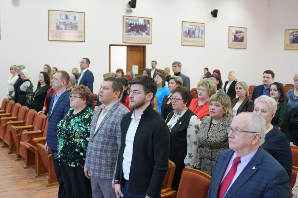 Олег Трофимов: В Министерстве образования и науки Донецкой Народной Республики состоялось торжественное награждение ведомственными наградами лучших работников образования региона Олег Трофимов: В Министерстве образования и науки Донецкой Народной Республики состоялось торжественное награждение ведомственными наградами лучших работников образования региона