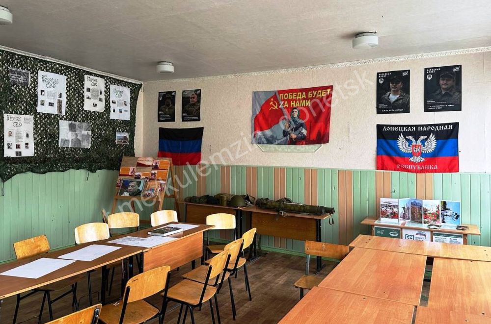 В рамках Года защитника Отечества в музейной комнате «Это нашей истории строки» учебно-воспитательного комплекса № 16 был создан уголок Памяти, посвящённый участникам специальной военной операции В рамках Года защитника Отечества в музейной комнате «Это нашей истории строки» учебно-воспитательного комплекса № 16 был создан уголок Памяти, посвящённый участникам специальной военной операции