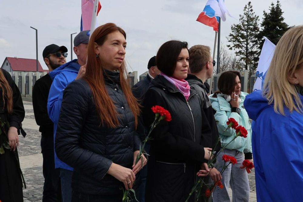 Капсула с землей с Дороги жизни передана в Донецкий республиканский краеведческий музей Капсула с землей с Дороги жизни передана в Донецкий республиканский краеведческий музей