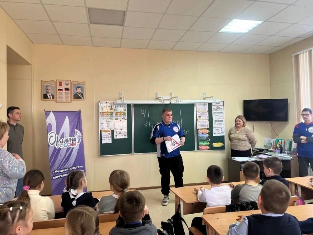 В школах Старобешевского округа прошла акция «Засветись! Стань заметней на дороге!» В школах Старобешевского округа прошла акция «Засветись! Стань заметней на дороге!»