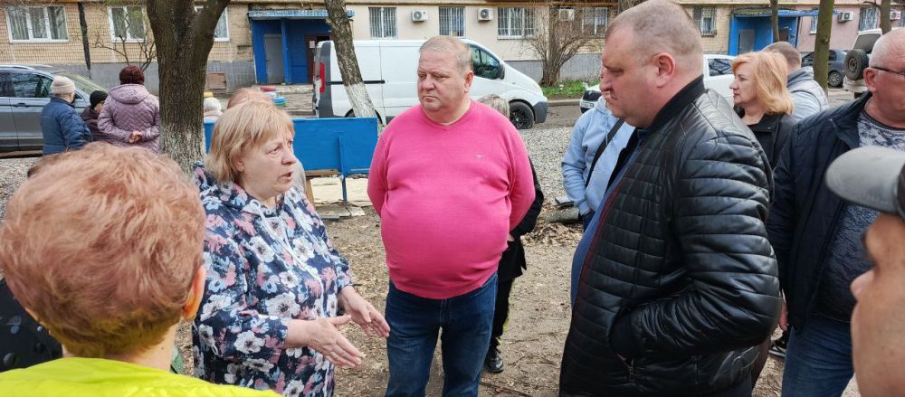 Юрий Будрин: Сегодня, 02 апреля 2025 года, на территории микрорайона "Текстильщик" прошел сход с гражданами Кировского района Юрий Будрин: Сегодня, 02 апреля 2025 года, на территории микрорайона "Текстильщик" прошел сход с гражданами Кировского района