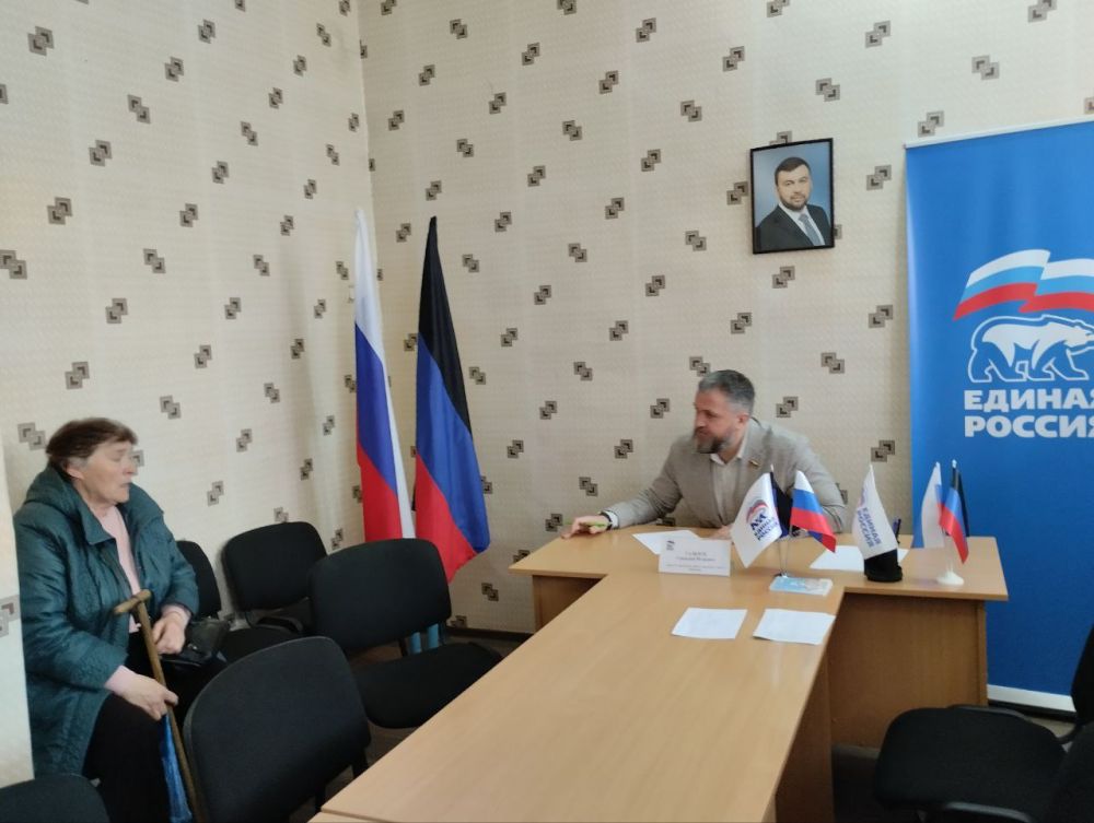 2 апреля депутат городского совета, председатель Фракции Всероссийской политической партии "Единая Россия" в Макеевском городском совете провёл личный прием в общественной приемной Председателя Партии "Единая Россия" Дмитрия... 2 апреля депутат городского совета, председатель Фракции Всероссийской политической партии "Единая Россия" в Макеевском городском совете провёл личный прием в общественной приемной Председателя Партии "Единая Россия" Дмитрия...