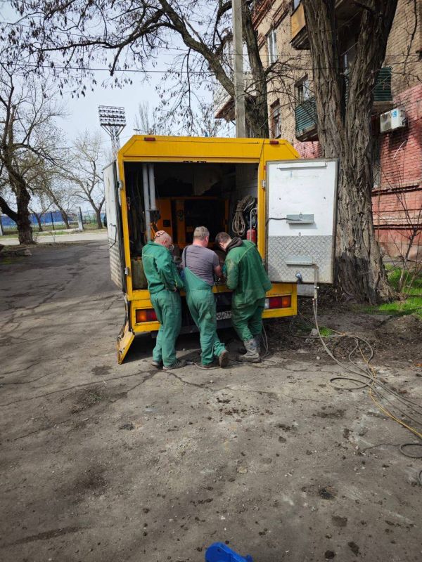 Сегодня, 2 апреля, сотрудниками ГУП ДНР "Вода Донбасса" совместно с подрядной организацией шеф-региона г. Москва, проводились аварийно-восстановительные работы на сетях водоснабжения на ул. Спортивной, 14, в Ленинском... Сегодня, 2 апреля, сотрудниками ГУП ДНР "Вода Донбасса" совместно с подрядной организацией шеф-региона г. Москва, проводились аварийно-восстановительные работы на сетях водоснабжения на ул. Спортивной, 14, в Ленинском...