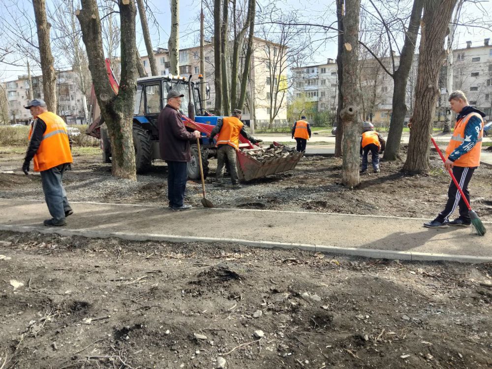 В Кировском внутригородском районе продолжаются работы по благоустройству территории В Кировском внутригородском районе продолжаются работы по благоустройству территории