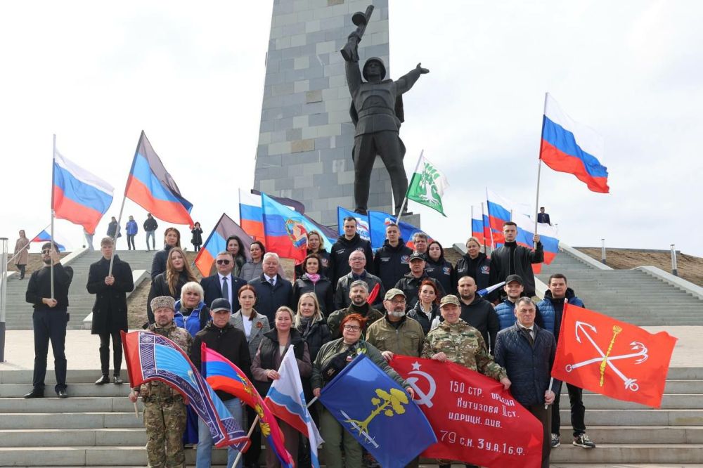 Капсула с землей с Дороги жизни передана в Донецкий республиканский краеведческий музей Капсула с землей с Дороги жизни передана в Донецкий республиканский краеведческий музей