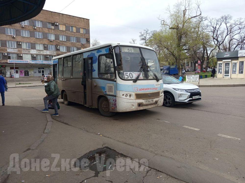Без права на поломку: на маршруте №50 в Донецке работает всего один автобус Без права на поломку: на маршруте №50 в Донецке работает всего один автобус