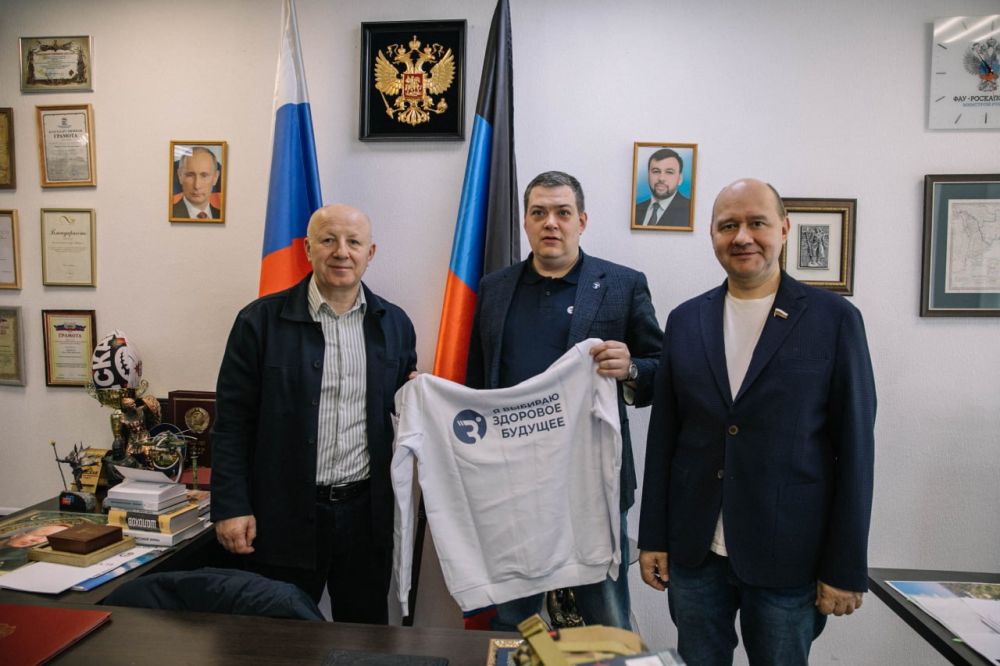 Олег Моргун: С депутатом Государственной Думы Олегом Леоновым и директором по взаимодействию с органами государственной власти общественного движения «Здоровое Отечество» Евгением Михальченко провели совместную рабочую... Олег Моргун: С депутатом Государственной Думы Олегом Леоновым и директором по взаимодействию с органами государственной власти общественного движения «Здоровое Отечество» Евгением Михальченко провели совместную рабочую...
