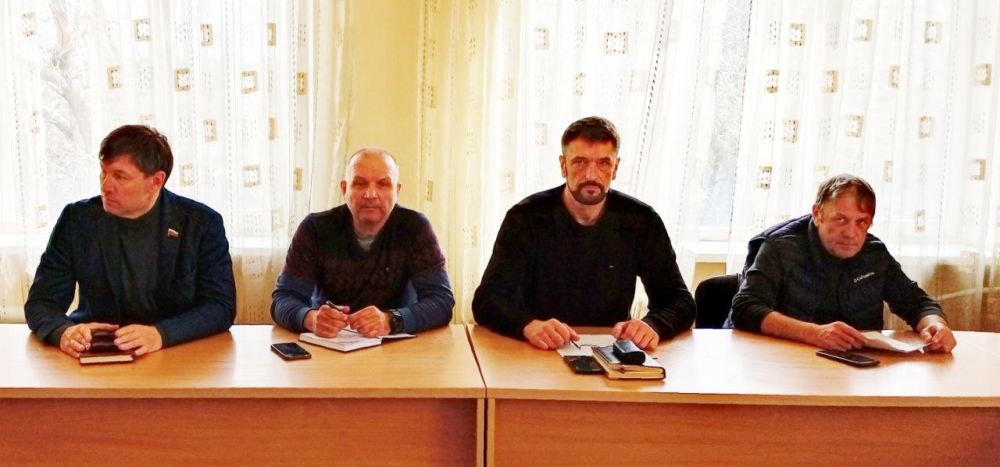 Наталья Бегуненко: Сегодня, 2 апреля, руководитель Управы Петровского внутригородского района Администрации городского округа Донецк Бегуненко Наталья провела еженедельное аппаратное совещание Наталья Бегуненко: Сегодня, 2 апреля, руководитель Управы Петровского внутригородского района Администрации городского округа Донецк Бегуненко Наталья провела еженедельное аппаратное совещание