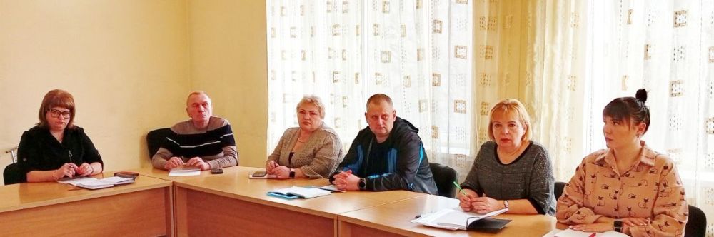 Наталья Бегуненко: Сегодня, 2 апреля, руководитель Управы Петровского внутригородского района Администрации городского округа Донецк Бегуненко Наталья провела еженедельное аппаратное совещание Наталья Бегуненко: Сегодня, 2 апреля, руководитель Управы Петровского внутригородского района Администрации городского округа Донецк Бегуненко Наталья провела еженедельное аппаратное совещание