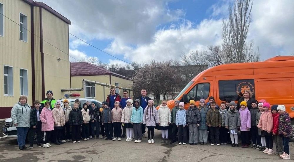 Николай Михайлов: В школах Старобешевского округа прошла акция «Засветись! Стань заметней на дороге!» Николай Михайлов: В школах Старобешевского округа прошла акция «Засветись! Стань заметней на дороге!»