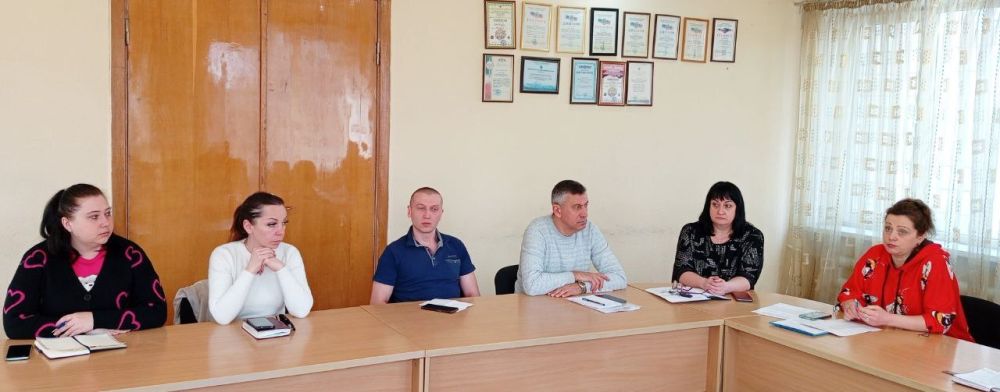 Наталья Бегуненко: Сегодня, 2 апреля, руководитель Управы Петровского внутригородского района Администрации городского округа Донецк Бегуненко Наталья провела еженедельное аппаратное совещание Наталья Бегуненко: Сегодня, 2 апреля, руководитель Управы Петровского внутригородского района Администрации городского округа Донецк Бегуненко Наталья провела еженедельное аппаратное совещание