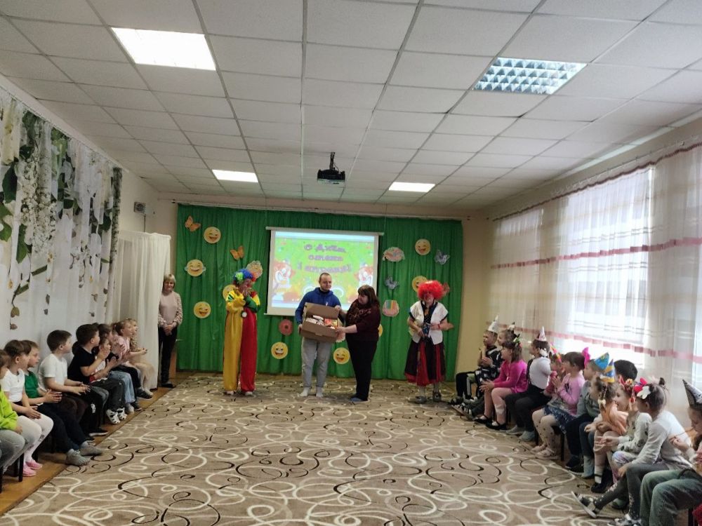 Культура малой Родины. В рамках партийного проекта "Культура малой Родины" с весёлыми улыбками и с задорным настроением прошло первое апреля в детском саду "Ромашка" Культура малой Родины. В рамках партийного проекта "Культура малой Родины" с весёлыми улыбками и с задорным настроением прошло первое апреля в детском саду "Ромашка"