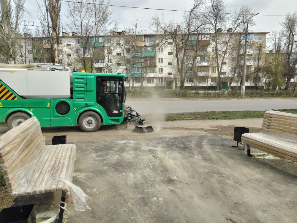 В Кировском внутригородском районе продолжаются работы по санитарному содержанию территории В Кировском внутригородском районе продолжаются работы по санитарному содержанию территории