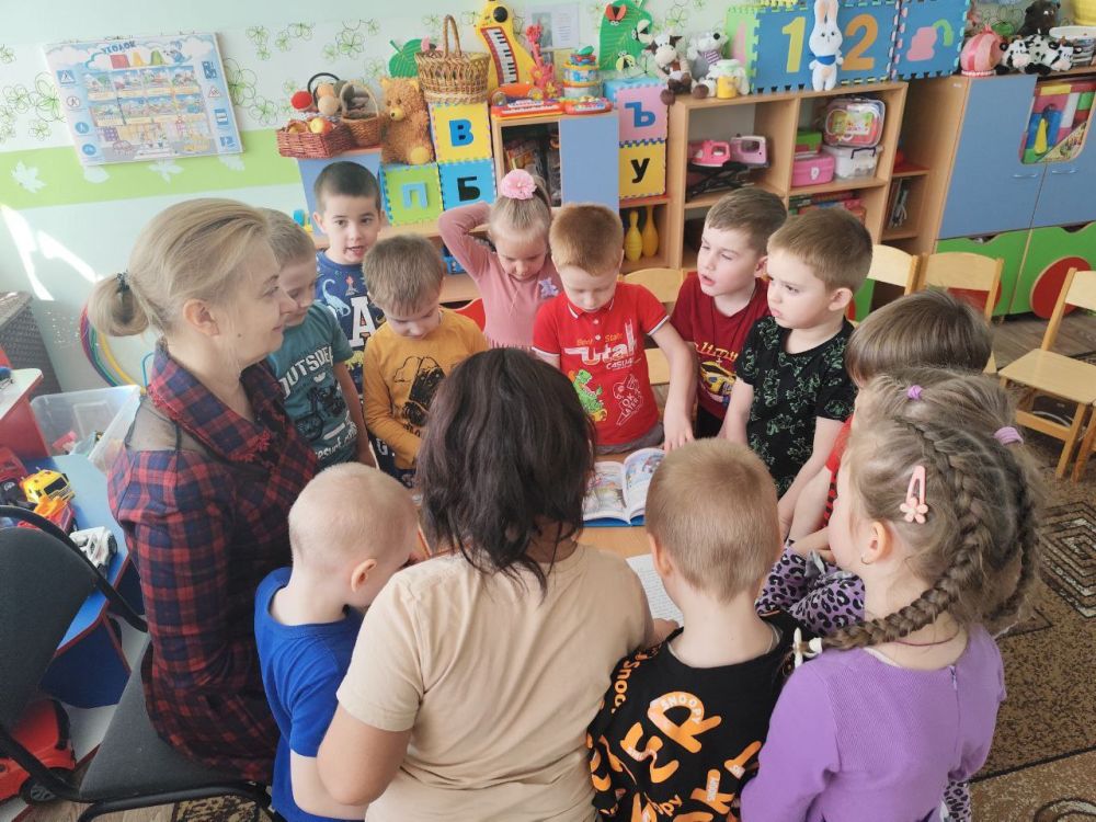 Любимые сказки Андерсена. Сегодня, 2 апреля, мы отмечаем замечательный праздник – Международный день детской книги Любимые сказки Андерсена. Сегодня, 2 апреля, мы отмечаем замечательный праздник – Международный день детской книги