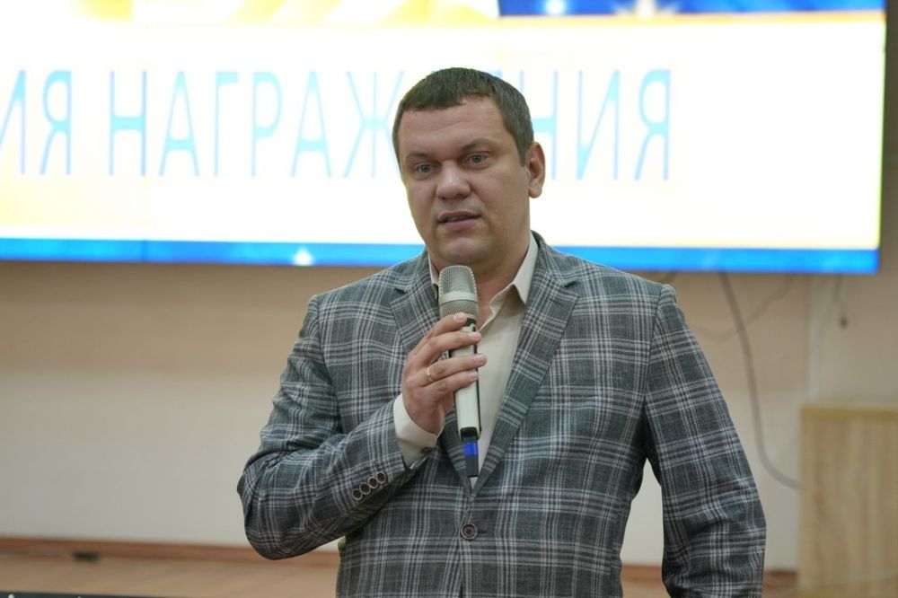 Олег Трофимов: В Министерстве образования и науки Донецкой Народной Республики состоялось торжественное награждение ведомственными наградами лучших работников образования региона Олег Трофимов: В Министерстве образования и науки Донецкой Народной Республики состоялось торжественное награждение ведомственными наградами лучших работников образования региона
