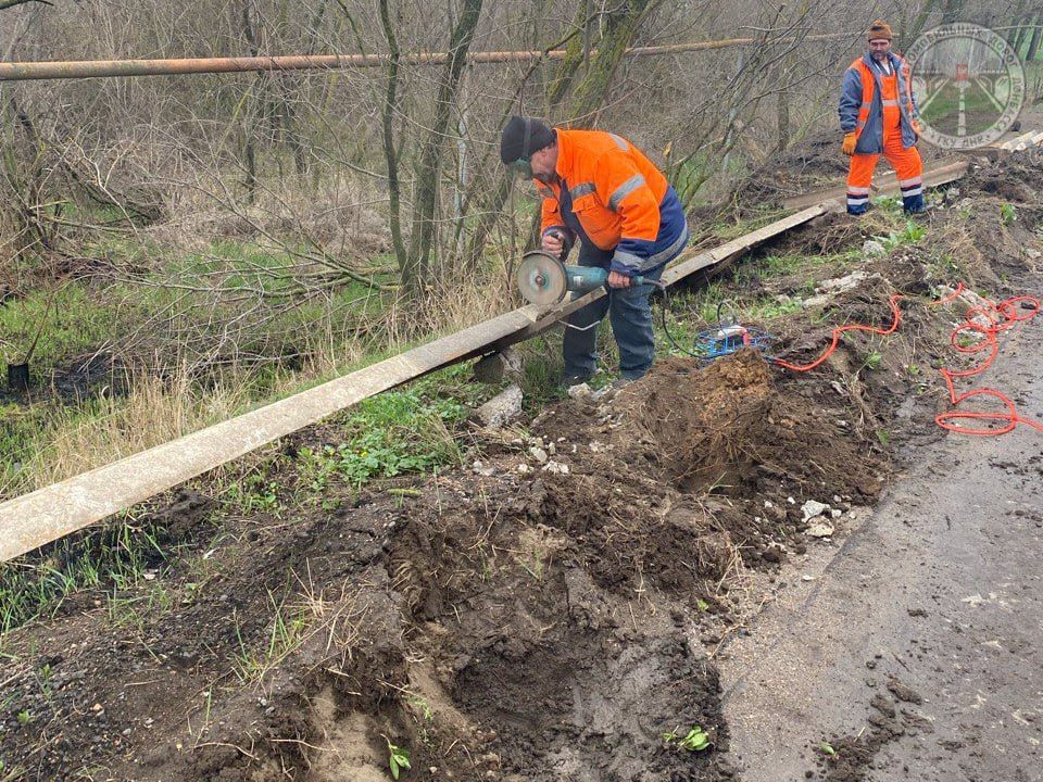 Служба автомобильных дорог Донбасса ведет работы по благоустройству на транспортных магистралях: Служба автомобильных дорог Донбасса ведет работы по благоустройству на транспортных магистралях: