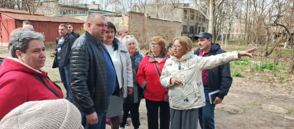 Юрий Будрин: Сегодня, 02 апреля 2025 года, на территории микрорайона "Текстильщик" прошел сход с гражданами Кировского района Юрий Будрин: Сегодня, 02 апреля 2025 года, на территории микрорайона "Текстильщик" прошел сход с гражданами Кировского района