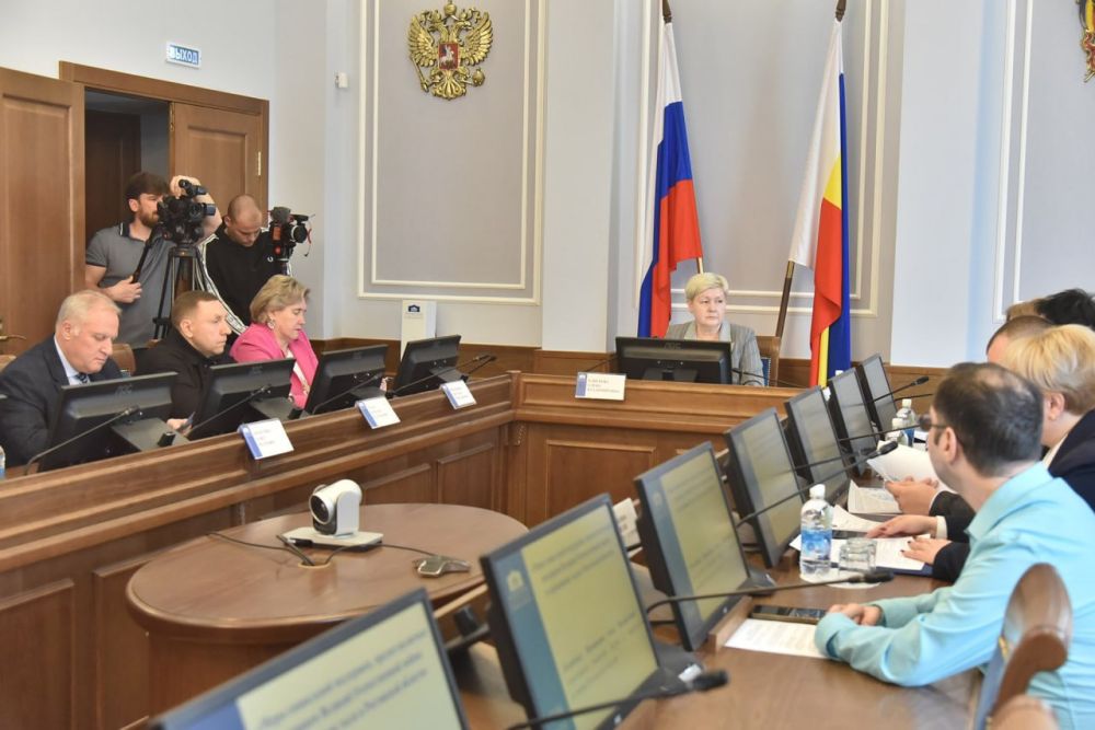 Юлия Крюкова обсудила вопросы поддержки льготных категорий граждан с депутатами Ростовской области Юлия Крюкова обсудила вопросы поддержки льготных категорий граждан с депутатами Ростовской области