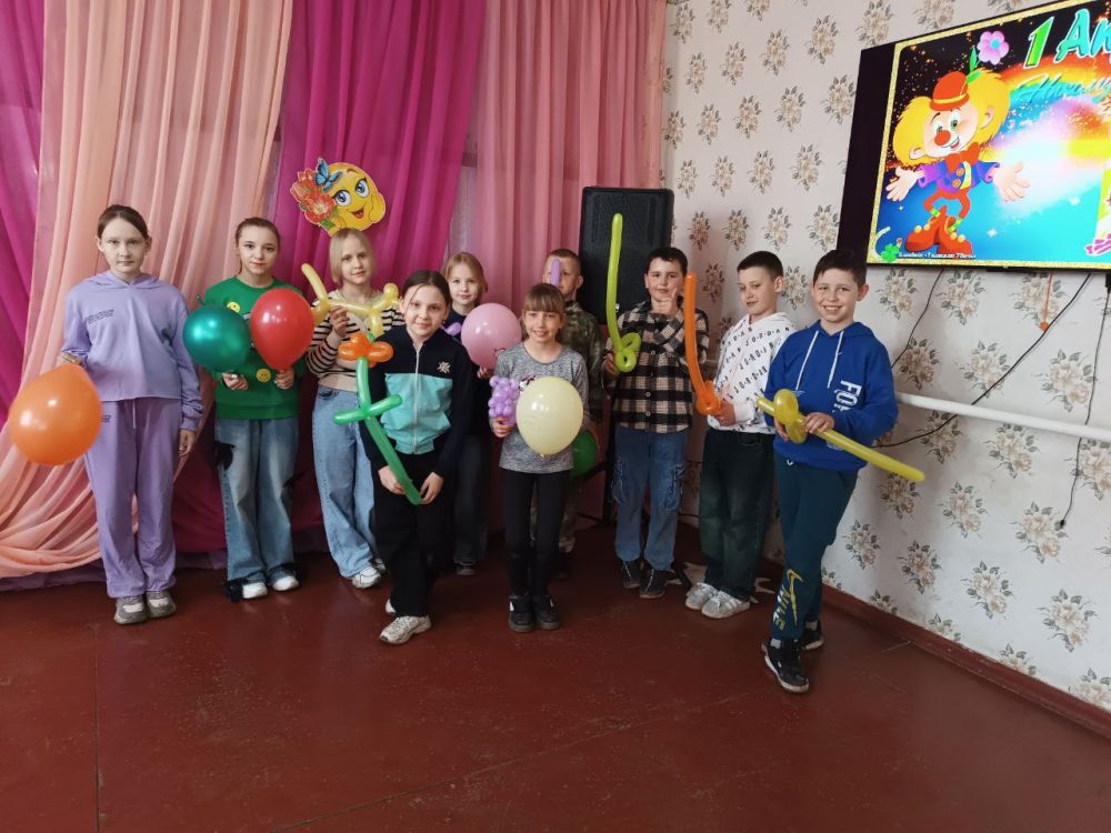В учреждениях культуры Снежного отметили День смеха В учреждениях культуры Снежного отметили День смеха