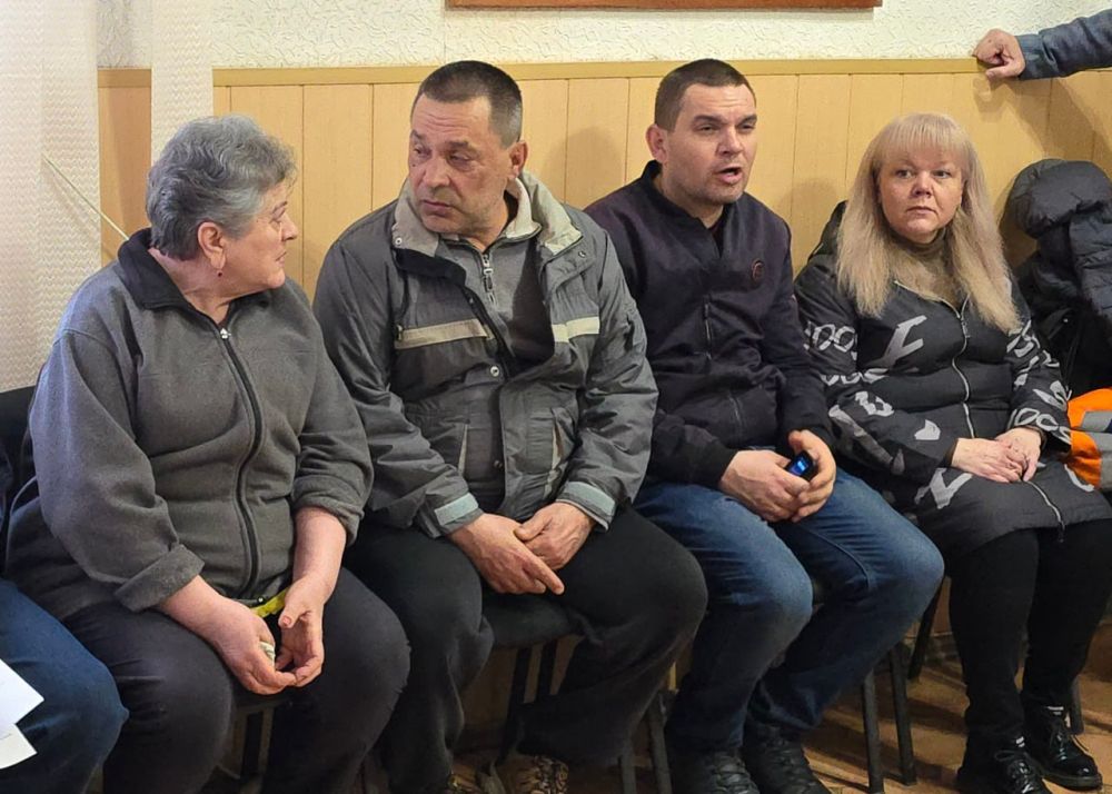 Руководитель Управы Куйбышевского внутригородского района Иван Адамец и депутат Донецкого городского совета Валерий Солодовников провели встречу с трудовым коллективом Куйбышевского РТС филиала «Донецктеплосеть» ГУП... Руководитель Управы Куйбышевского внутригородского района Иван Адамец и депутат Донецкого городского совета Валерий Солодовников провели встречу с трудовым коллективом Куйбышевского РТС филиала «Донецктеплосеть» ГУП...