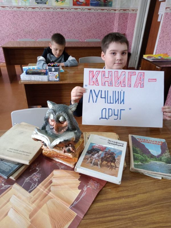 2 апреля, в Зугрэсской школе искусств, на отделе ИЗО преподавателем Марченко Л.А. был проведен тематически урок, приуроченный к Всемирному дню книги "Книга - лучший друг", на котором ребята узнали историю возникновения и... 2 апреля, в Зугрэсской школе искусств, на отделе ИЗО преподавателем Марченко Л.А. был проведен тематически урок, приуроченный к Всемирному дню книги "Книга - лучший друг", на котором ребята узнали историю возникновения и...
