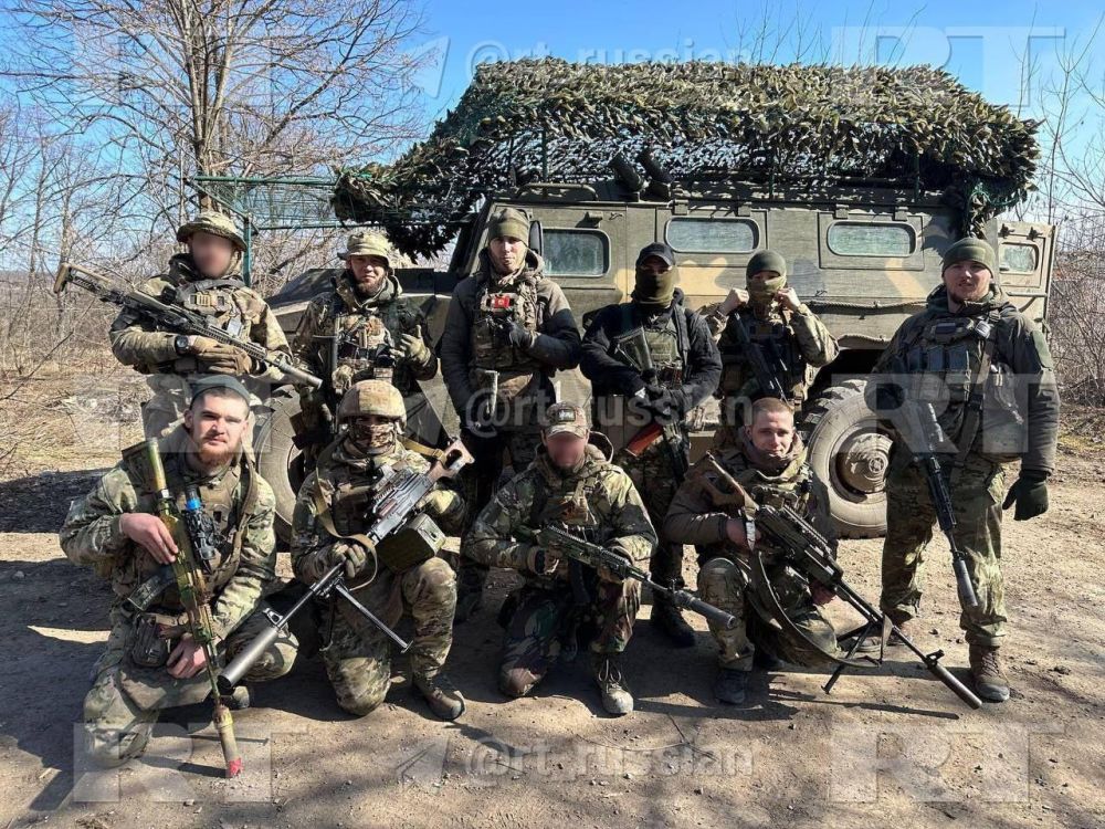 «Он одновременно и помощь оказывал, и от противника отстреливался» «Он одновременно и помощь оказывал, и от противника отстреливался»