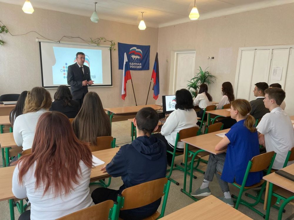 В рамках Федерального партийного проекта «Мир возможностей» депутат Старобешевского муниципального совета Сергей Канарь провел для учащихся 8-11 классов урок-диспут по теме «Русский Крым и Севастополь» нацеленный на... В рамках Федерального партийного проекта «Мир возможностей» депутат Старобешевского муниципального совета Сергей Канарь провел для учащихся 8-11 классов урок-диспут по теме «Русский Крым и Севастополь» нацеленный на...