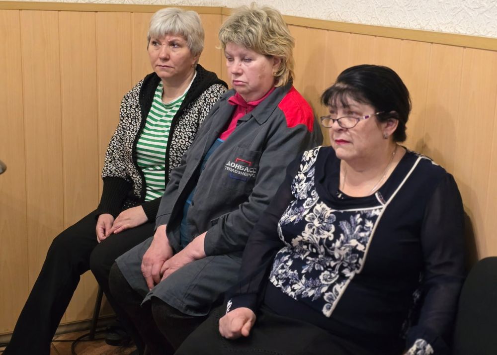 Руководитель Управы Куйбышевского внутригородского района Иван Адамец и депутат Донецкого городского совета Валерий Солодовников провели встречу с трудовым коллективом Куйбышевского РТС филиала «Донецктеплосеть» ГУП... Руководитель Управы Куйбышевского внутригородского района Иван Адамец и депутат Донецкого городского совета Валерий Солодовников провели встречу с трудовым коллективом Куйбышевского РТС филиала «Донецктеплосеть» ГУП...