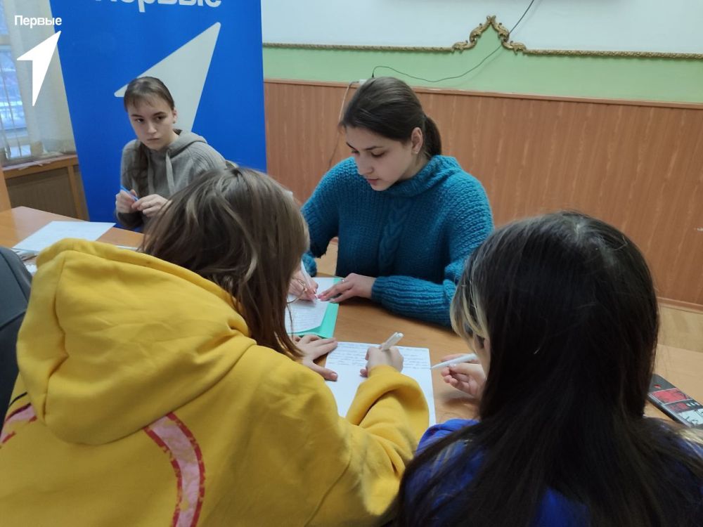 Продолжаем учиться. В школе вожатого прошло очередное занятие Продолжаем учиться. В школе вожатого прошло очередное занятие