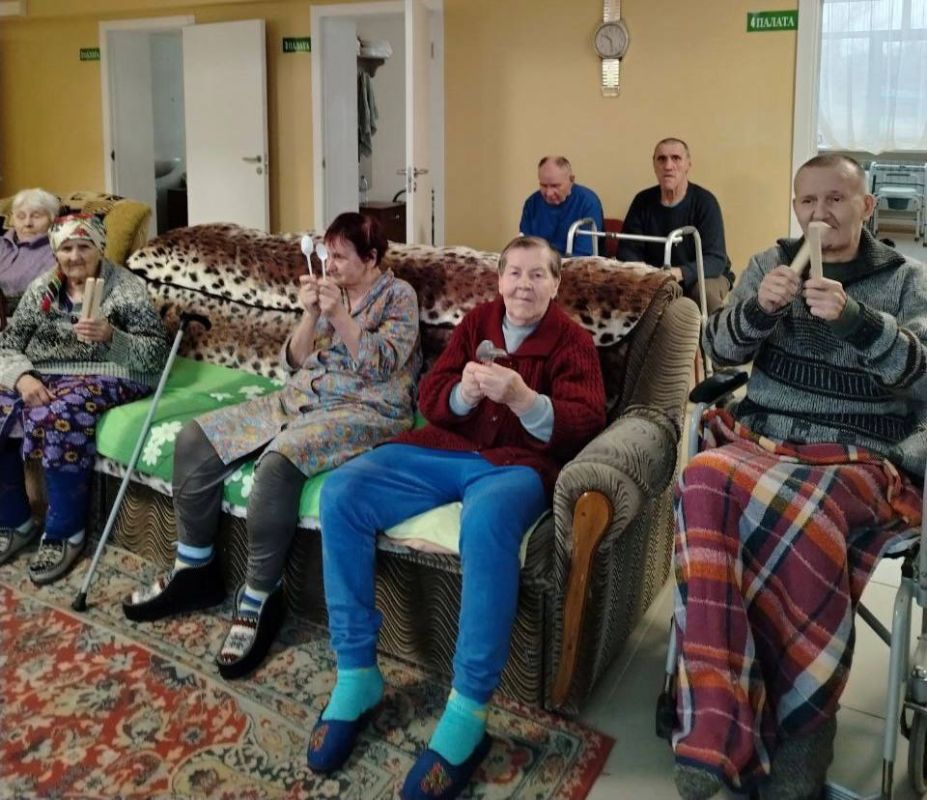 Быть здоровыми и бодрыми вместе со "Старшим поколением" Быть здоровыми и бодрыми вместе со "Старшим поколением"