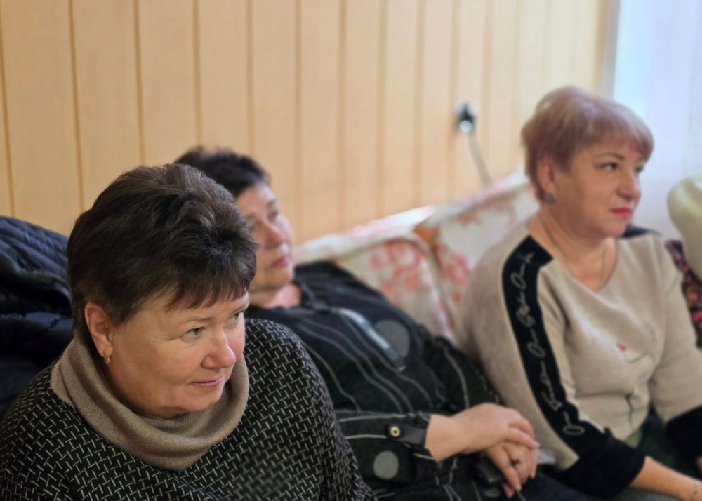 Руководитель Управы Куйбышевского внутригородского района Иван Адамец и депутат Донецкого городского совета Валерий Солодовников провели встречу с трудовым коллективом Куйбышевского РТС филиала «Донецктеплосеть» ГУП... Руководитель Управы Куйбышевского внутригородского района Иван Адамец и депутат Донецкого городского совета Валерий Солодовников провели встречу с трудовым коллективом Куйбышевского РТС филиала «Донецктеплосеть» ГУП...