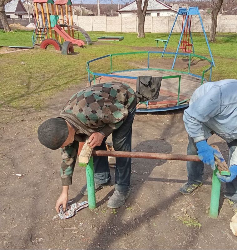 Силами коммунальных предприятий были проделаны работы по наведению чистоты и порядка на территории г. Моспино: Силами коммунальных предприятий были проделаны работы по наведению чистоты и порядка на территории г. Моспино: