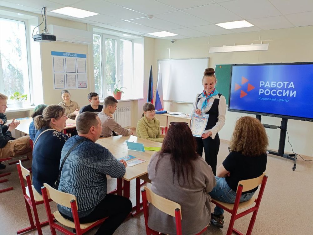 В практической части мероприятия участники приняли участие в «Пантомиме», которая помогла будущим выпускникам сформировать реальное представление о возможностях своих профессиональных намерений В практической части мероприятия участники приняли участие в «Пантомиме», которая помогла будущим выпускникам сформировать реальное представление о возможностях своих профессиональных намерений