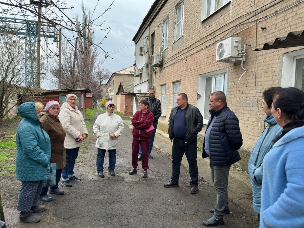 Сход граждан. Сегодня, 3 апреля, заместитель главы администрации городского округа Иловайск Кузнецов Александр Васильевич совместно с председателем Иловайского городского совета провел встречу с населением на... Сход граждан. Сегодня, 3 апреля, заместитель главы администрации городского округа Иловайск Кузнецов Александр Васильевич совместно с председателем Иловайского городского совета провел встречу с населением на...