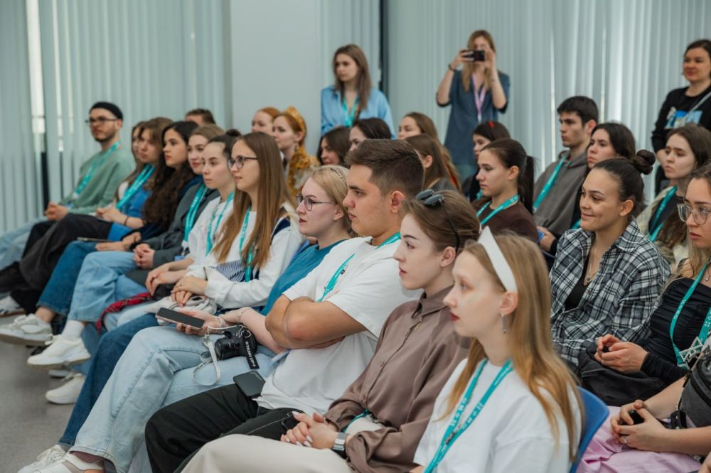 Приоткроем тебе тайну. В этом году «Таврида.АРТ» приготовила нечто особенное! В академии «Меганом» прошла встреча региональной команды арт-кластера «Таврида» Приоткроем тебе тайну. В этом году «Таврида.АРТ» приготовила нечто особенное! В академии «Меганом» прошла встреча региональной команды арт-кластера «Таврида»