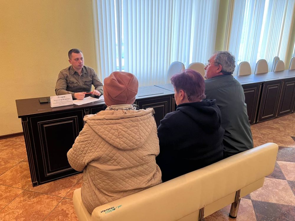 1 апреля первый заместитель главы Администрации городского округа Харцызск Александр Гутров провел прием граждан по личным вопросам 1 апреля первый заместитель главы Администрации городского округа Харцызск Александр Гутров провел прием граждан по личным вопросам