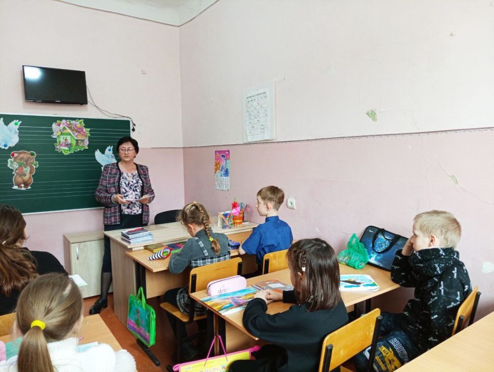 Сегодня, 3 апреля, в МБУДО"Зугрэсская ДШИ" прошла тематическая беседа к Международному Дню птиц Сегодня, 3 апреля, в МБУДО"Зугрэсская ДШИ" прошла тематическая беседа к Международному Дню птиц
