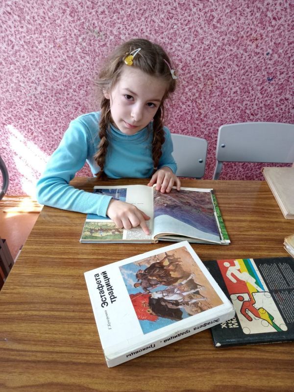 2 апреля, в Зугрэсской школе искусств, на отделе ИЗО преподавателем Марченко Л.А. был проведен тематически урок, приуроченный к Всемирному дню книги "Книга - лучший друг", на котором ребята узнали историю возникновения и... 2 апреля, в Зугрэсской школе искусств, на отделе ИЗО преподавателем Марченко Л.А. был проведен тематически урок, приуроченный к Всемирному дню книги "Книга - лучший друг", на котором ребята узнали историю возникновения и...