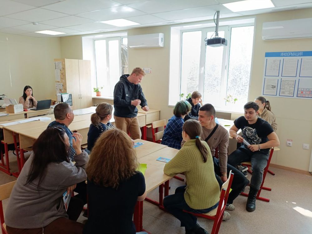 В практической части мероприятия участники приняли участие в «Пантомиме», которая помогла будущим выпускникам сформировать реальное представление о возможностях своих профессиональных намерений В практической части мероприятия участники приняли участие в «Пантомиме», которая помогла будущим выпускникам сформировать реальное представление о возможностях своих профессиональных намерений