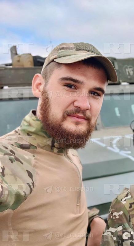 «Он одновременно и помощь оказывал, и от противника отстреливался» «Он одновременно и помощь оказывал, и от противника отстреливался»