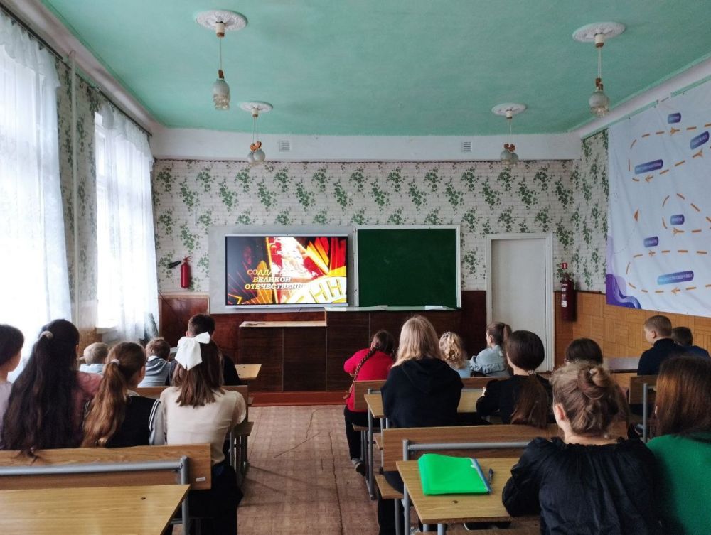 В школах Снежного прошли показы документальной киноленты «Моя война» В школах Снежного прошли показы документальной киноленты «Моя война»