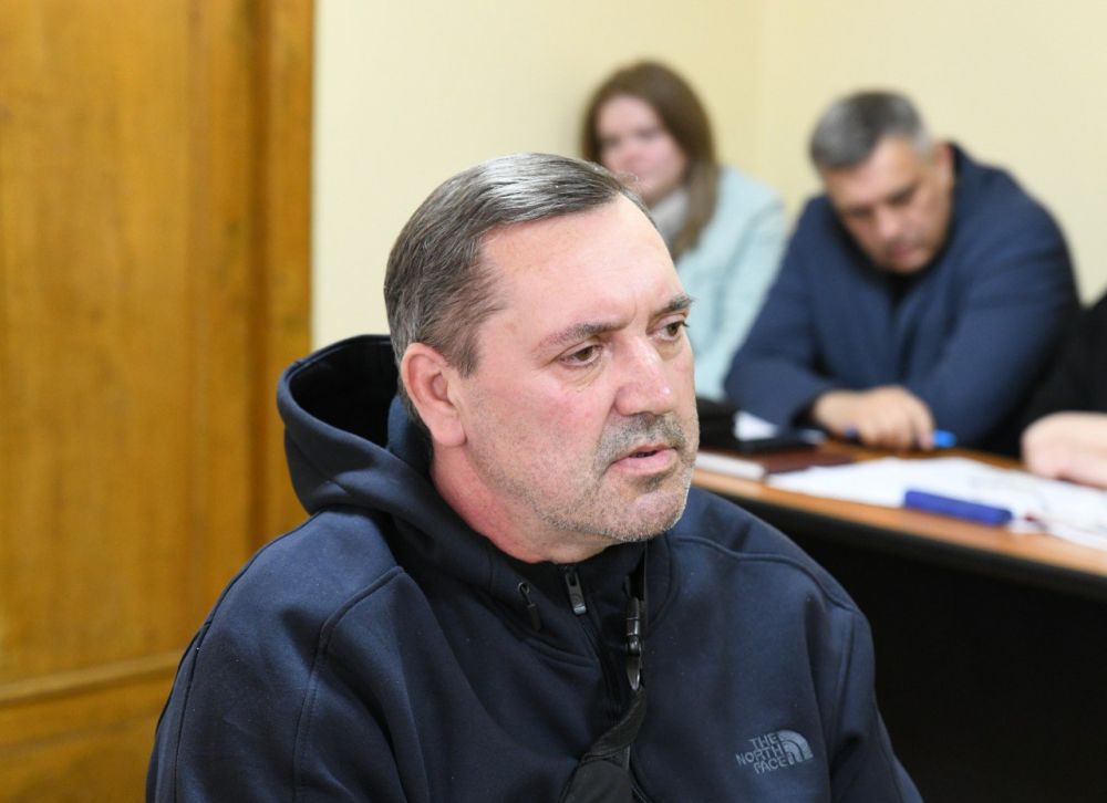 Владислав Ключаров: Сегодня ко мне на приём обратились по вопросам благоустройства, неудовлетворительной работы коммунальных служб, газификации, перебоев в водоснабжении, установки пандусов, ремонта кровли Владислав Ключаров: Сегодня ко мне на приём обратились по вопросам благоустройства, неудовлетворительной работы коммунальных служб, газификации, перебоев в водоснабжении, установки пандусов, ремонта кровли