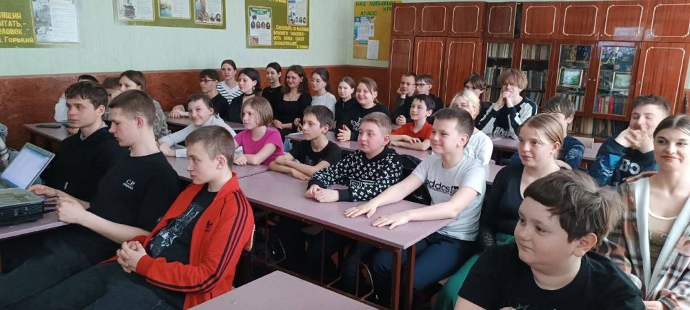 Школьники Снежного ознакомились с историей Крыма Школьники Снежного ознакомились с историей Крыма
