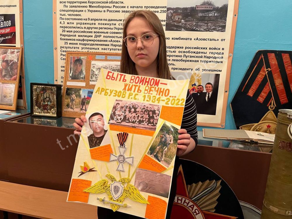 На базе музейной комнаты «Боевой Славы» школы № 58 силами педагогов и обучающихся пополнена экспозиция, посвящённая событиям Специальной военной операции На базе музейной комнаты «Боевой Славы» школы № 58 силами педагогов и обучающихся пополнена экспозиция, посвящённая событиям Специальной военной операции