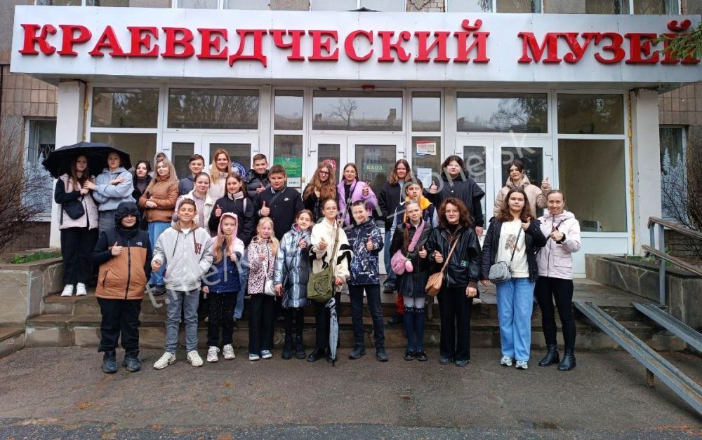 Обучающиеся «Учебно-воспитательного комплекса «Гармония» посетили мобильную интерактивную выставку «Великие люди Донбасса», организованную Донецким республиканским краеведческим музеем в рамках проекта «Хранители истории»... Обучающиеся «Учебно-воспитательного комплекса «Гармония» посетили мобильную интерактивную выставку «Великие люди Донбасса», организованную Донецким республиканским краеведческим музеем в рамках проекта «Хранители истории»...