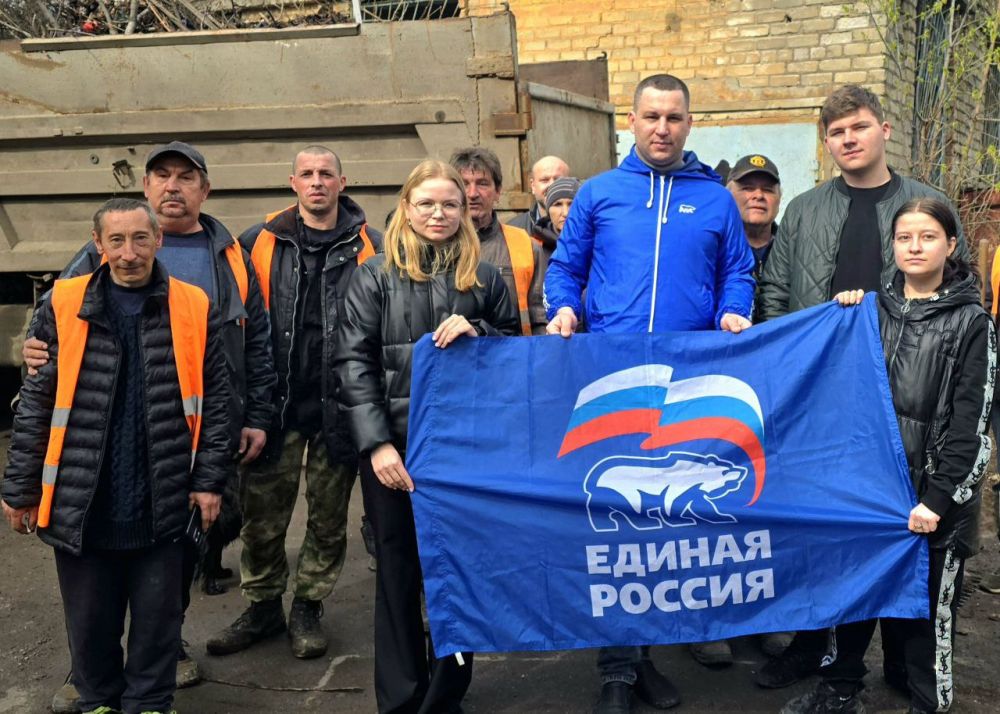 Иван Адамец: В рамках проведения единого санитарного дня «Чистый четверг», сотрудники Управы Куйбышевского внутригородского района совместно с представителями коммунальной службы приняли участие в работах по благоустройству... Иван Адамец: В рамках проведения единого санитарного дня «Чистый четверг», сотрудники Управы Куйбышевского внутригородского района совместно с представителями коммунальной службы приняли участие в работах по благоустройству...