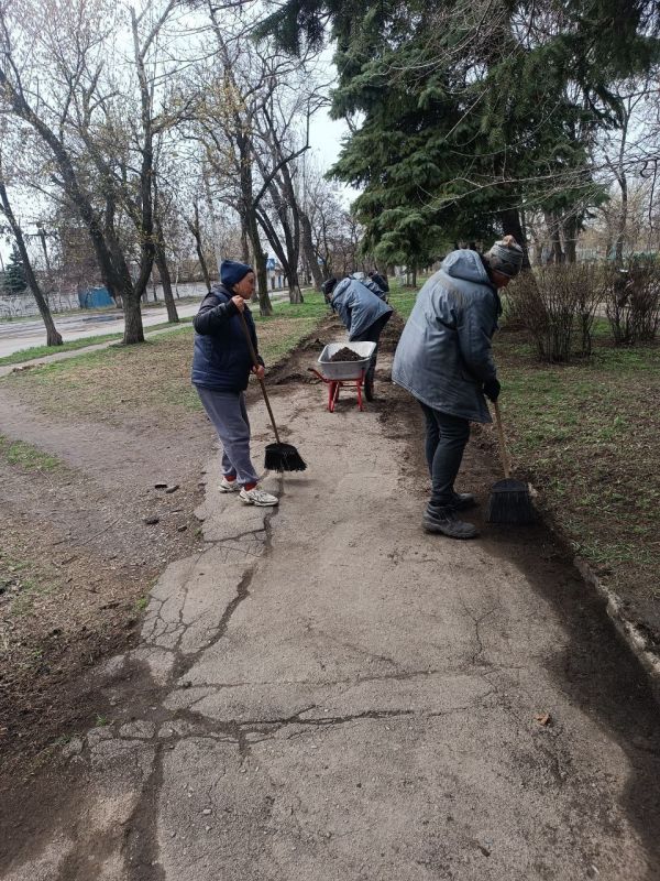 Наталья Бегуненко: Петровский район присоединился к еженедельной акции «Чистый четверг» в рамках реализации партийного проекта «Единой России» «Городская среда» Наталья Бегуненко: Петровский район присоединился к еженедельной акции «Чистый четверг» в рамках реализации партийного проекта «Единой России» «Городская среда»
