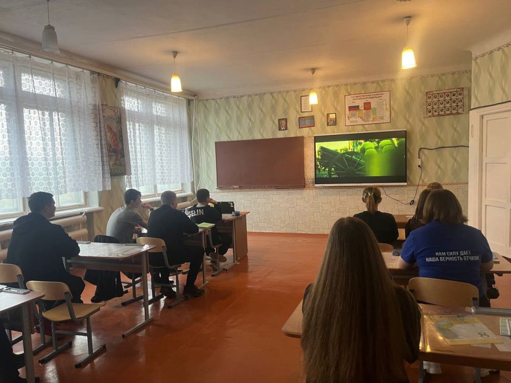 В школах Снежного прошли показы документальной киноленты «Моя война» В школах Снежного прошли показы документальной киноленты «Моя война»