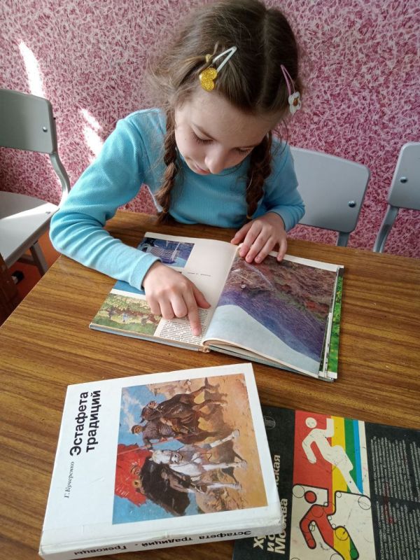 2 апреля, в Зугрэсской школе искусств, на отделе ИЗО преподавателем Марченко Л.А. был проведен тематически урок, приуроченный к Всемирному дню книги "Книга - лучший друг", на котором ребята узнали историю возникновения и... 2 апреля, в Зугрэсской школе искусств, на отделе ИЗО преподавателем Марченко Л.А. был проведен тематически урок, приуроченный к Всемирному дню книги "Книга - лучший друг", на котором ребята узнали историю возникновения и...